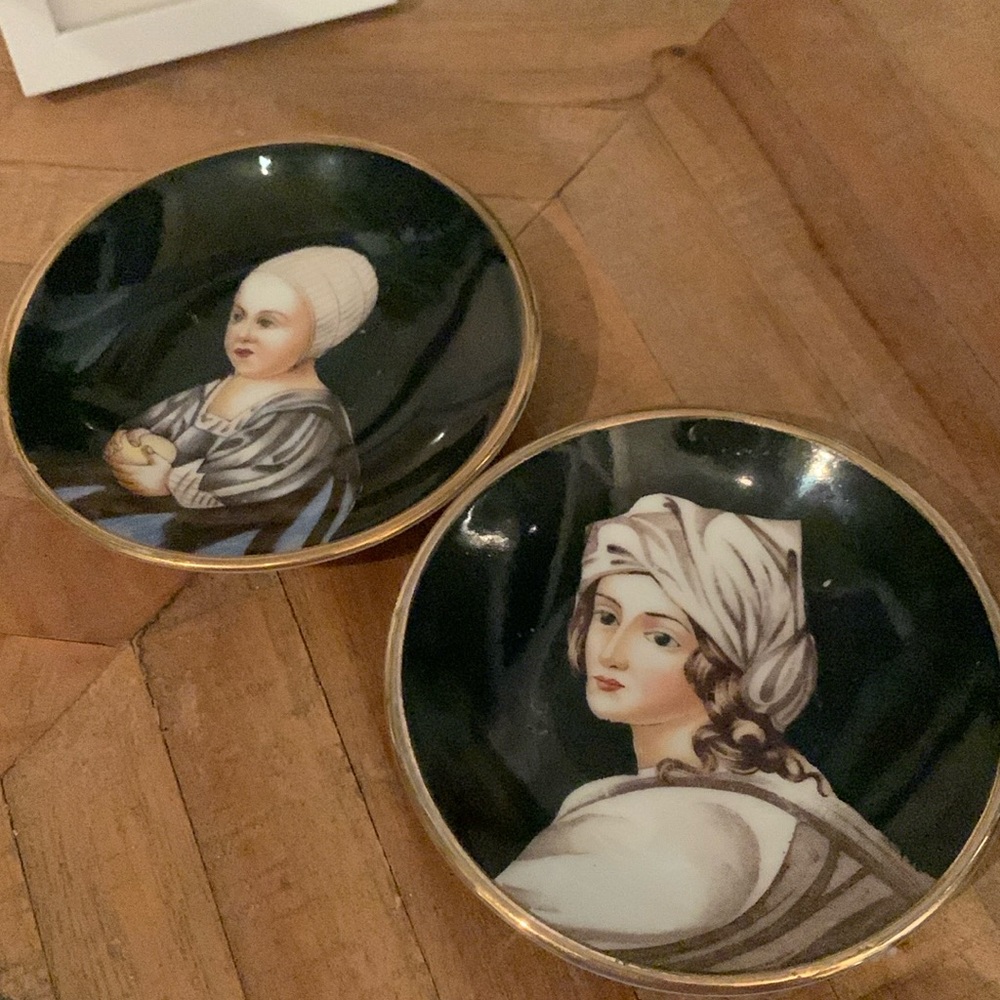 Vintage Occupied Japan Miniature Porcelain Decorative 4" Wall Plate Set